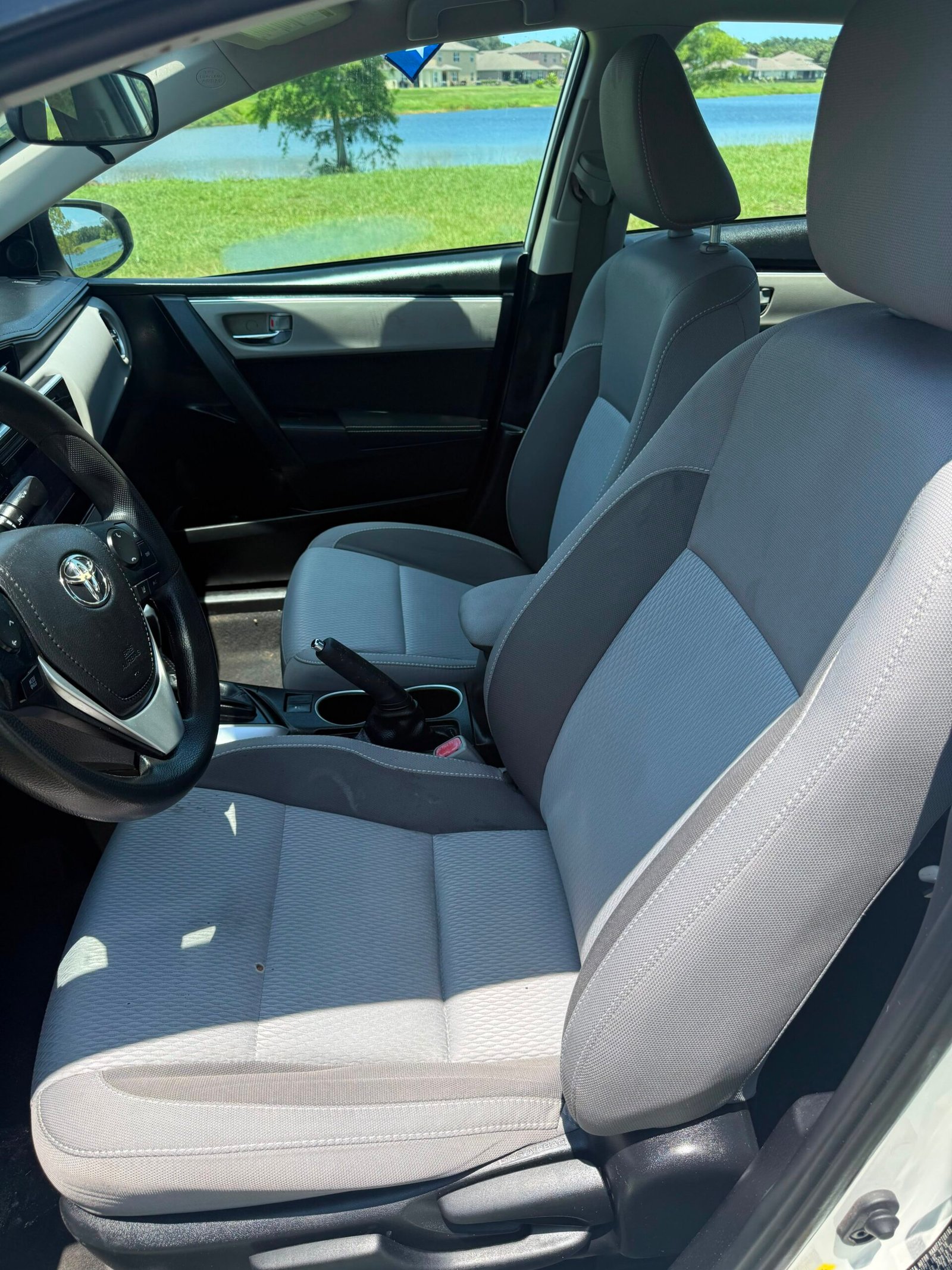 
								Toyota Corolla LE 2019 full									