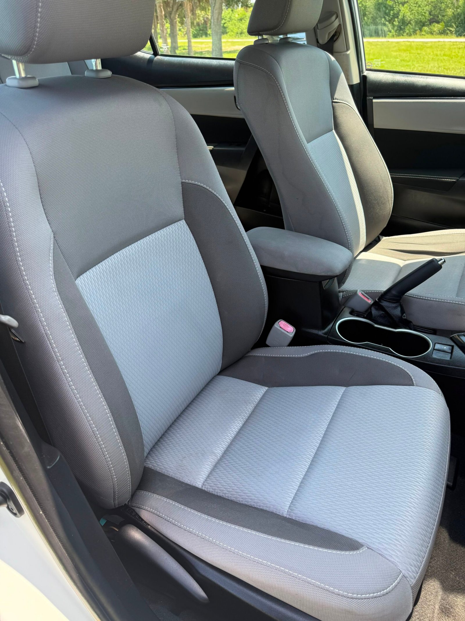 
								Toyota Corolla LE 2019 full									