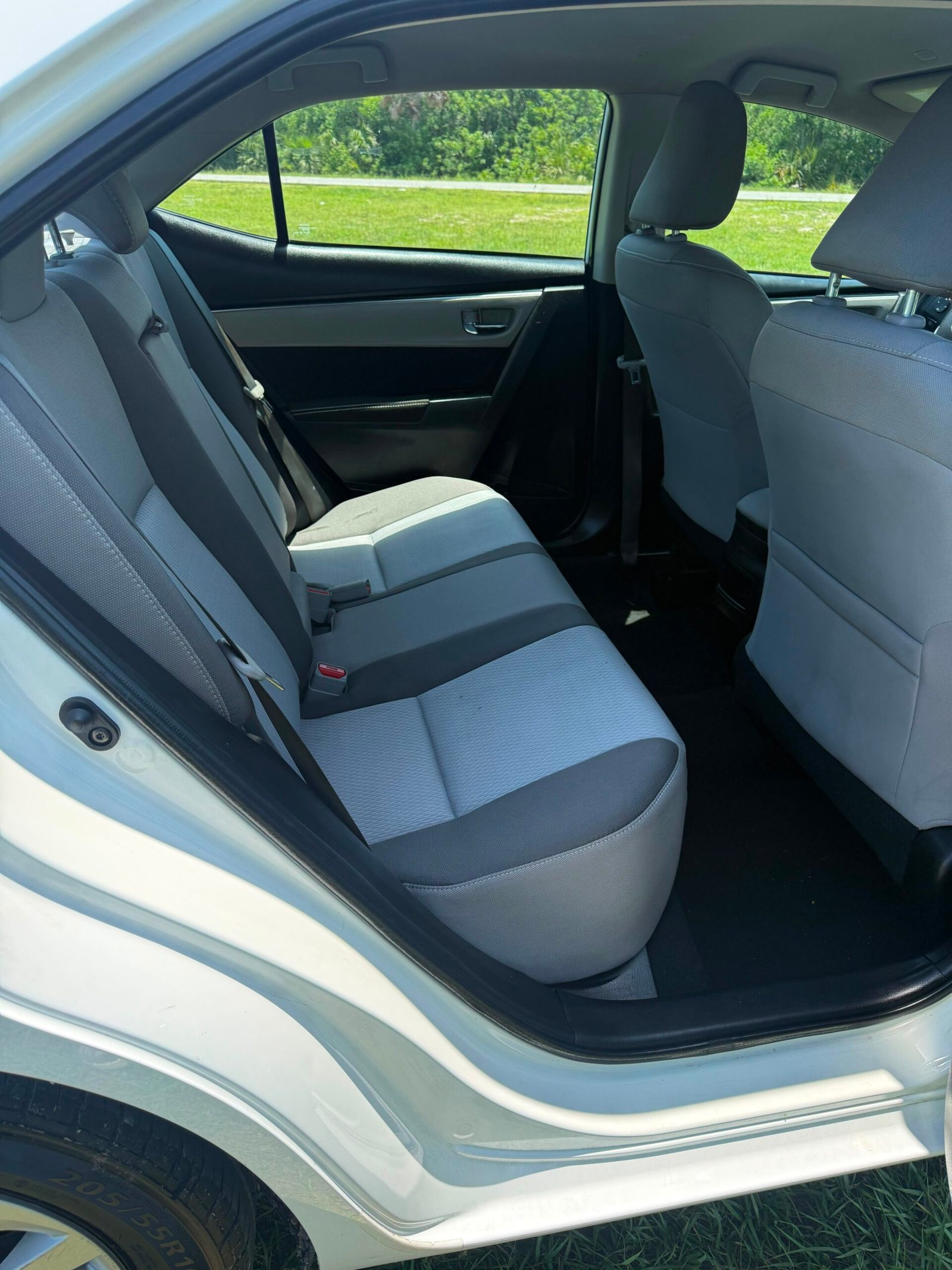 
								Toyota Corolla LE 2019 full									