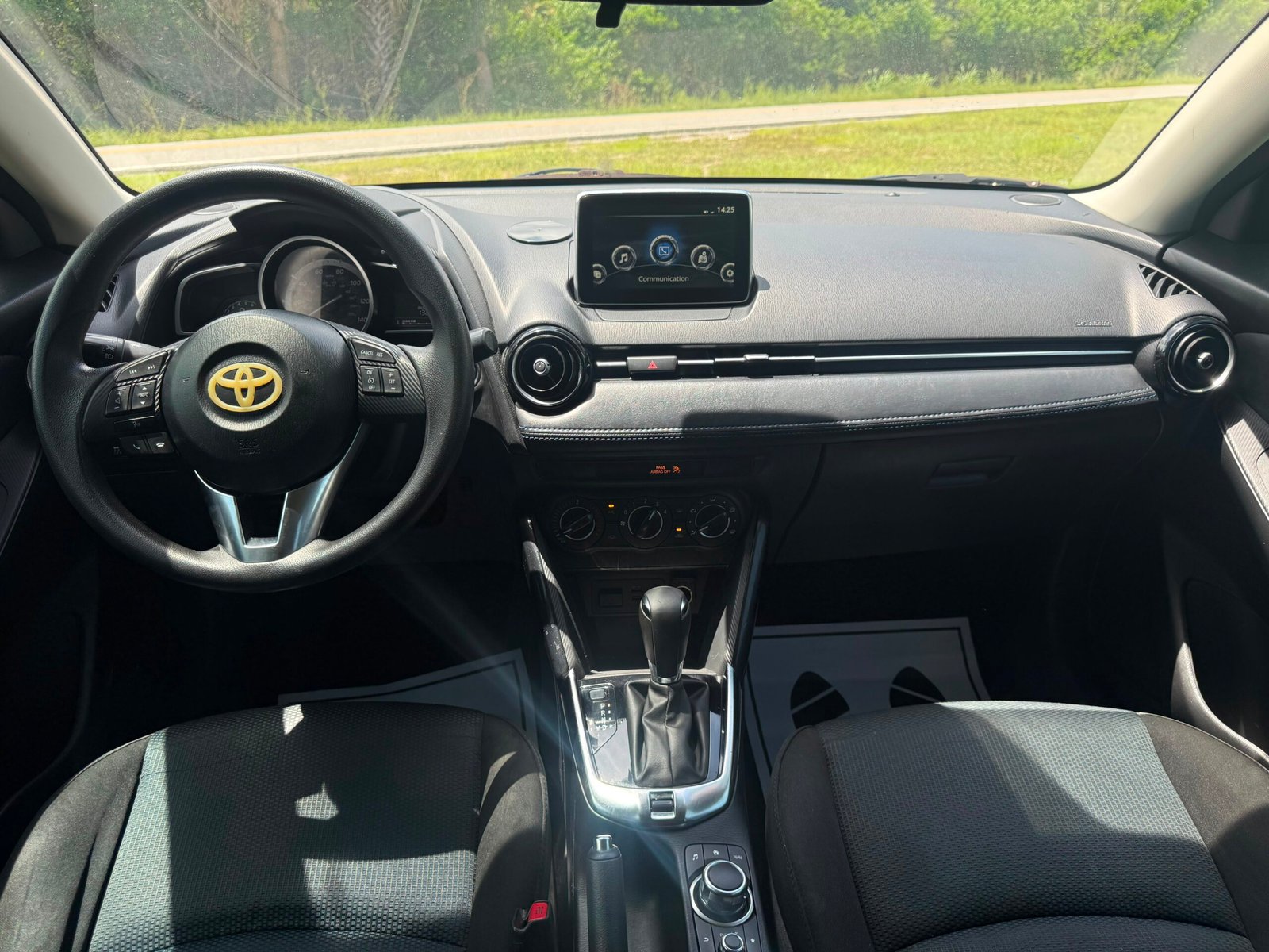 
								Toyota Yaris IA 2018 full									